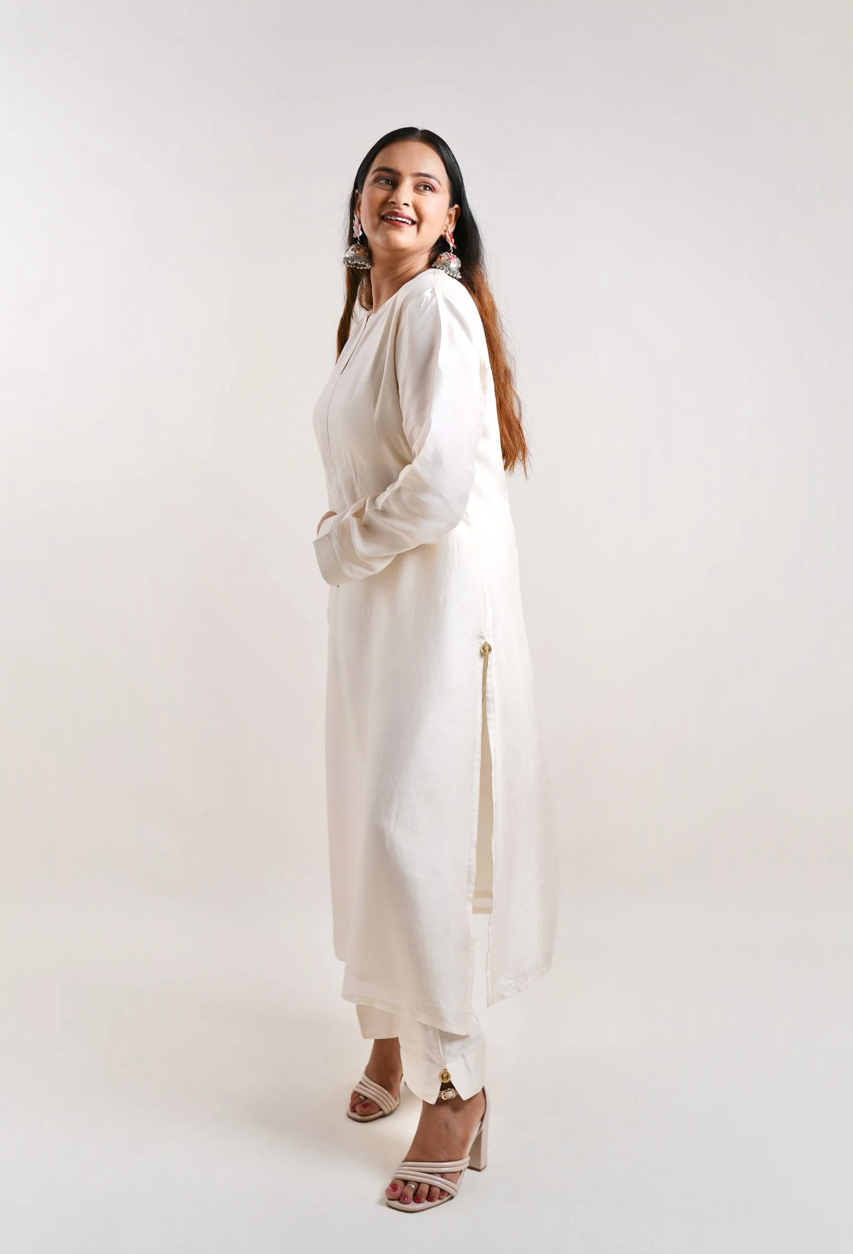 Moonlit Silk Kurta and Pants (Set Of 2) - Image 5